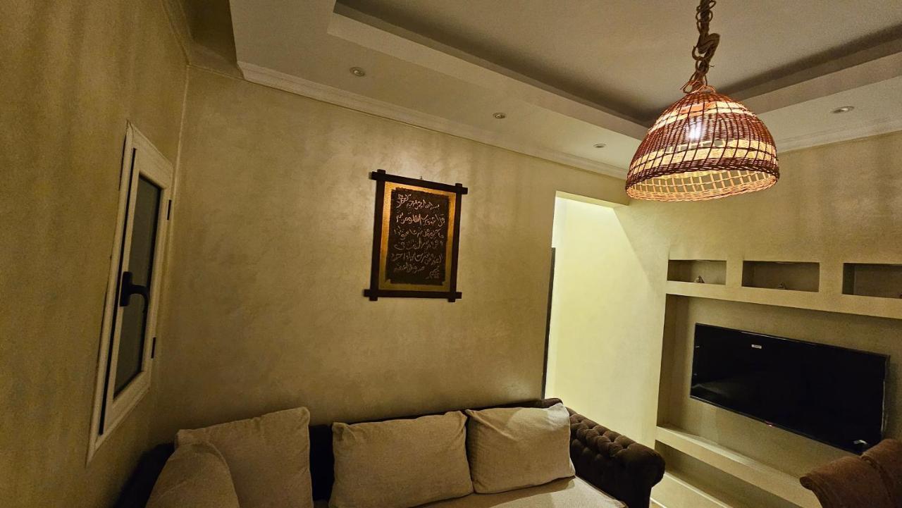 Simple Sea View - Families Only Apartament