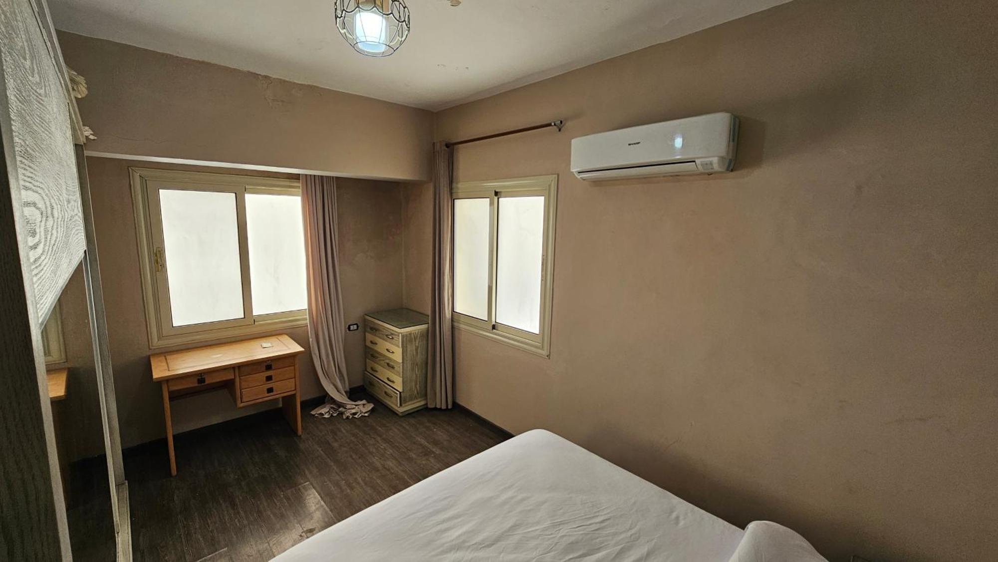 Simple Sea View - Families Only Apartament